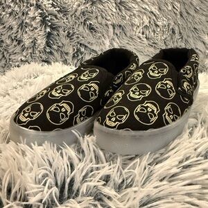 JustFab Kids Skull Print Slip-On Shoes - Black and White